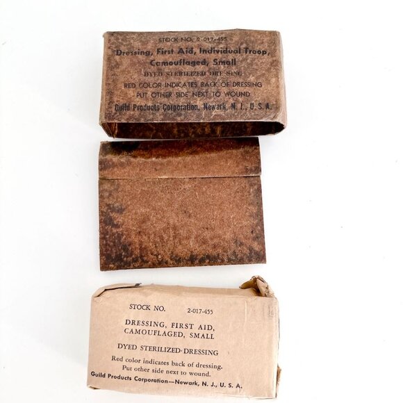 ANTIQUE WWII DRESSING FIRST AID INDIVIDUAL TROOP CAMOUFLAGED GUILD PRODUCTS - Picture 1 of 9